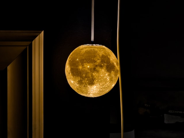 imabe of a moon lamp